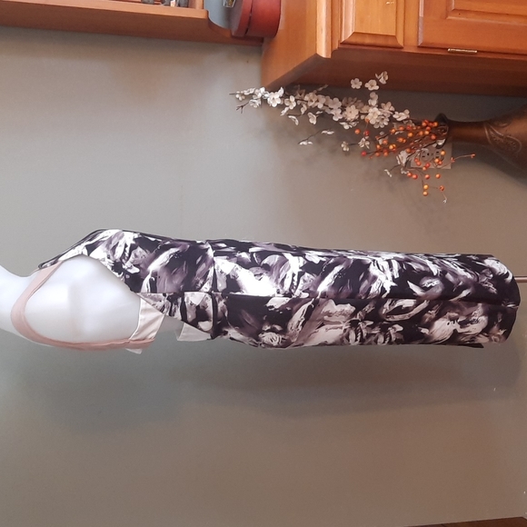 Elliatt scuba midi dress - Picture 8 of 16